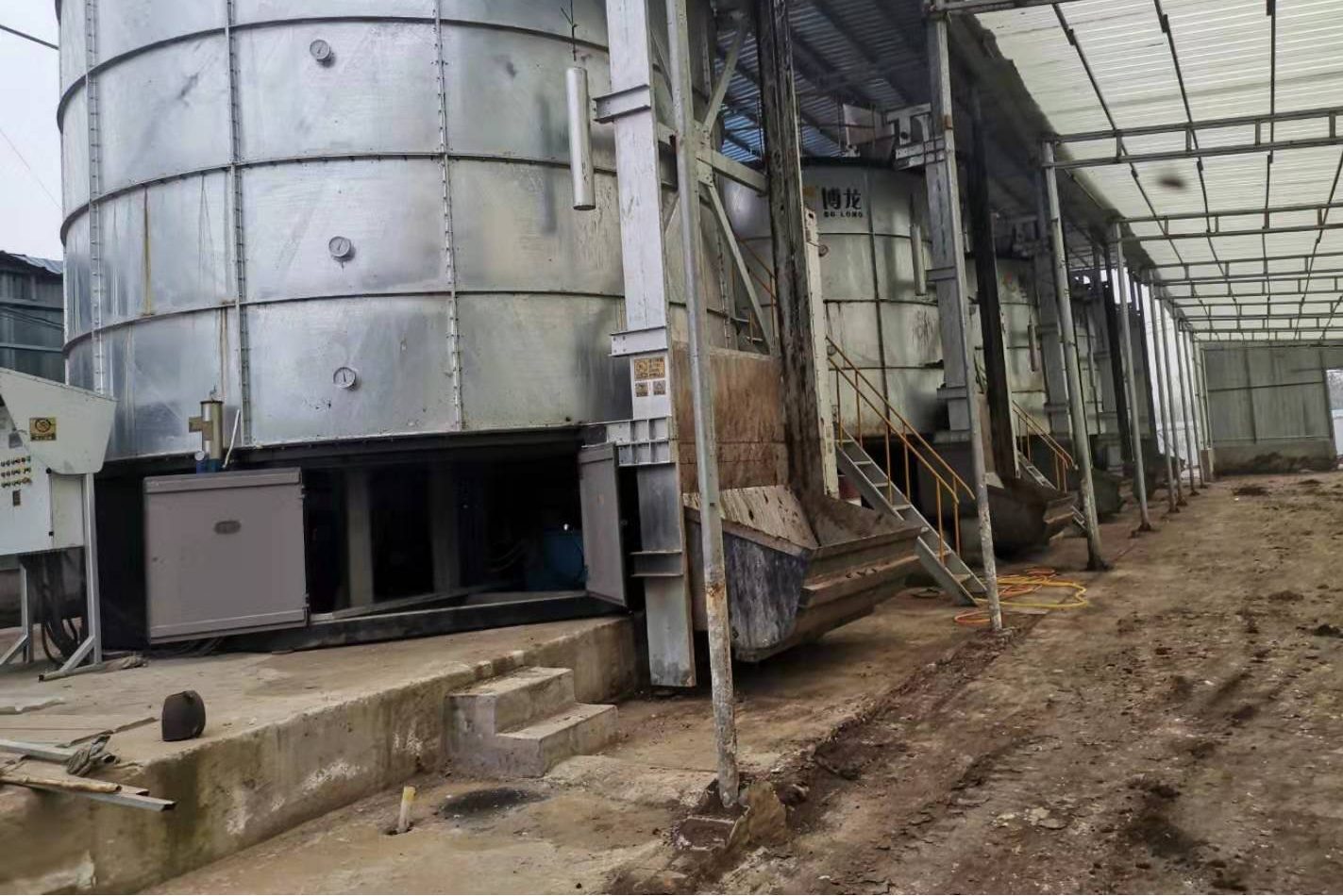 In-vessel fermentation tanks installed at an organic fertilizer plant