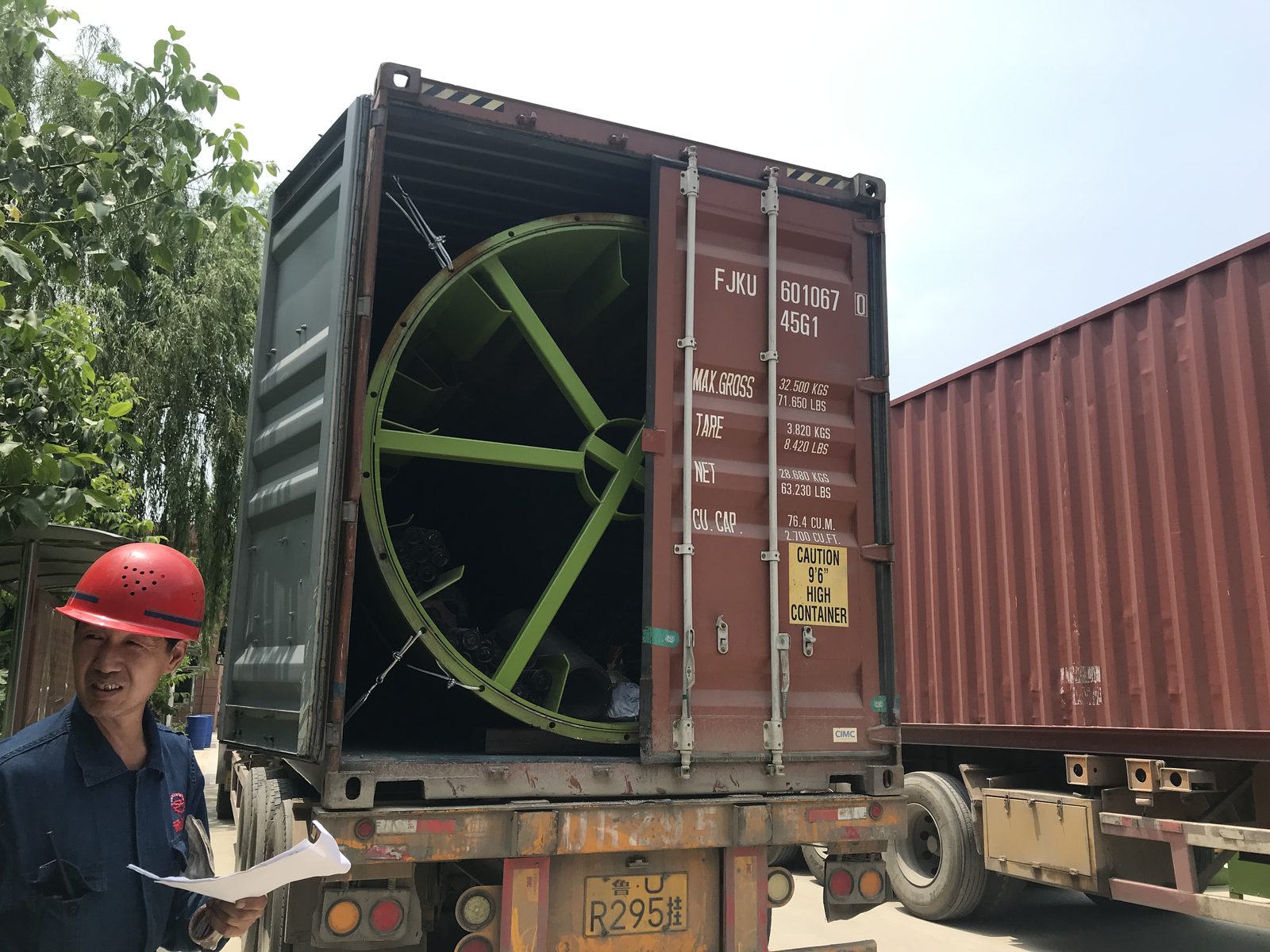 Large scale organic fertilizer plant with parallel production lines